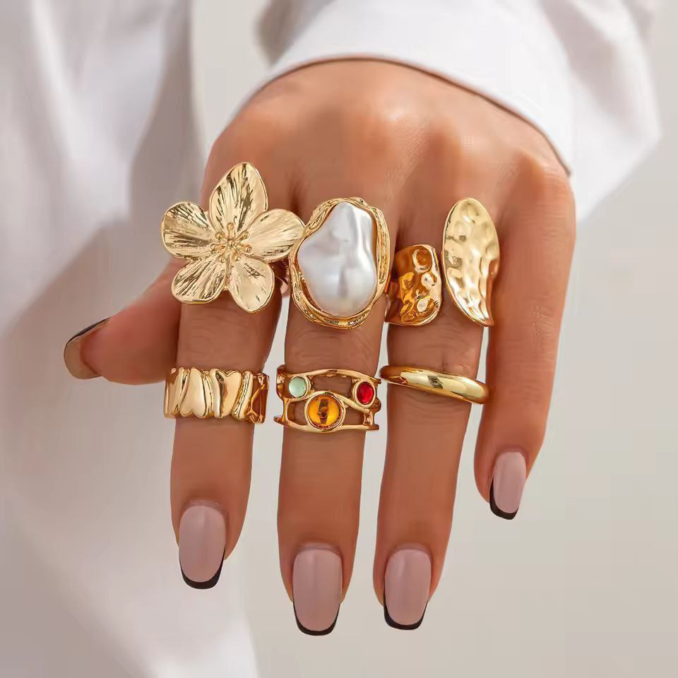 Adjustable Punk Exaggerated Metal Rings Set for Women Men Vintage Flower Pearl Crystal Europe America Open Luxury Jewelry