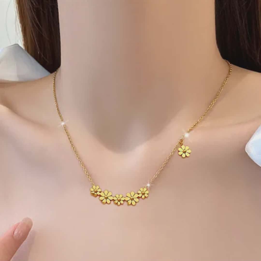 Fashion Brand Beautiful 6 Small Daisy Titanium Chrysanthemum Clavicle Pendant
