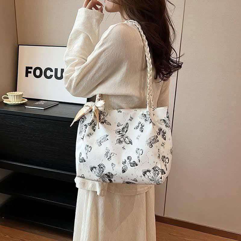 Butterfly tote bag