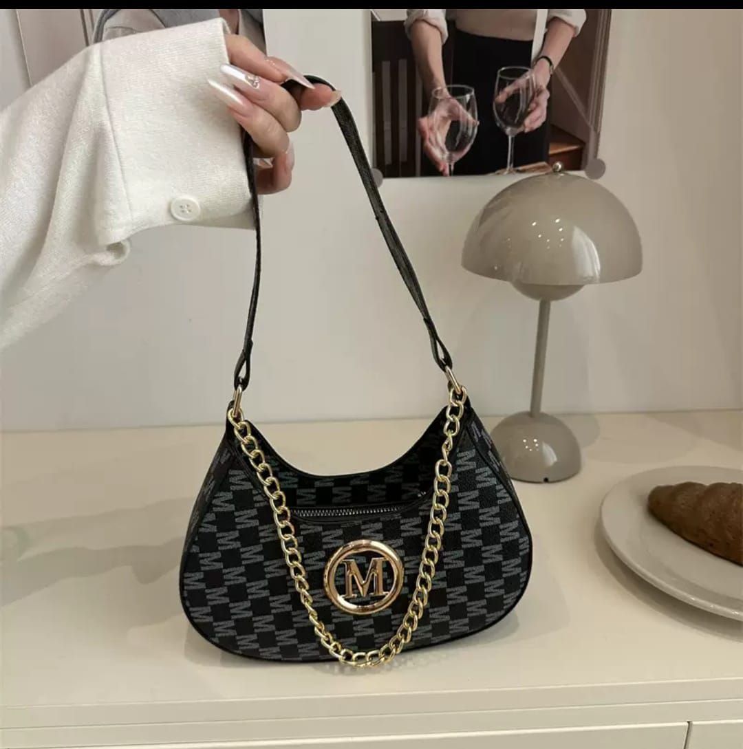 New M purse
