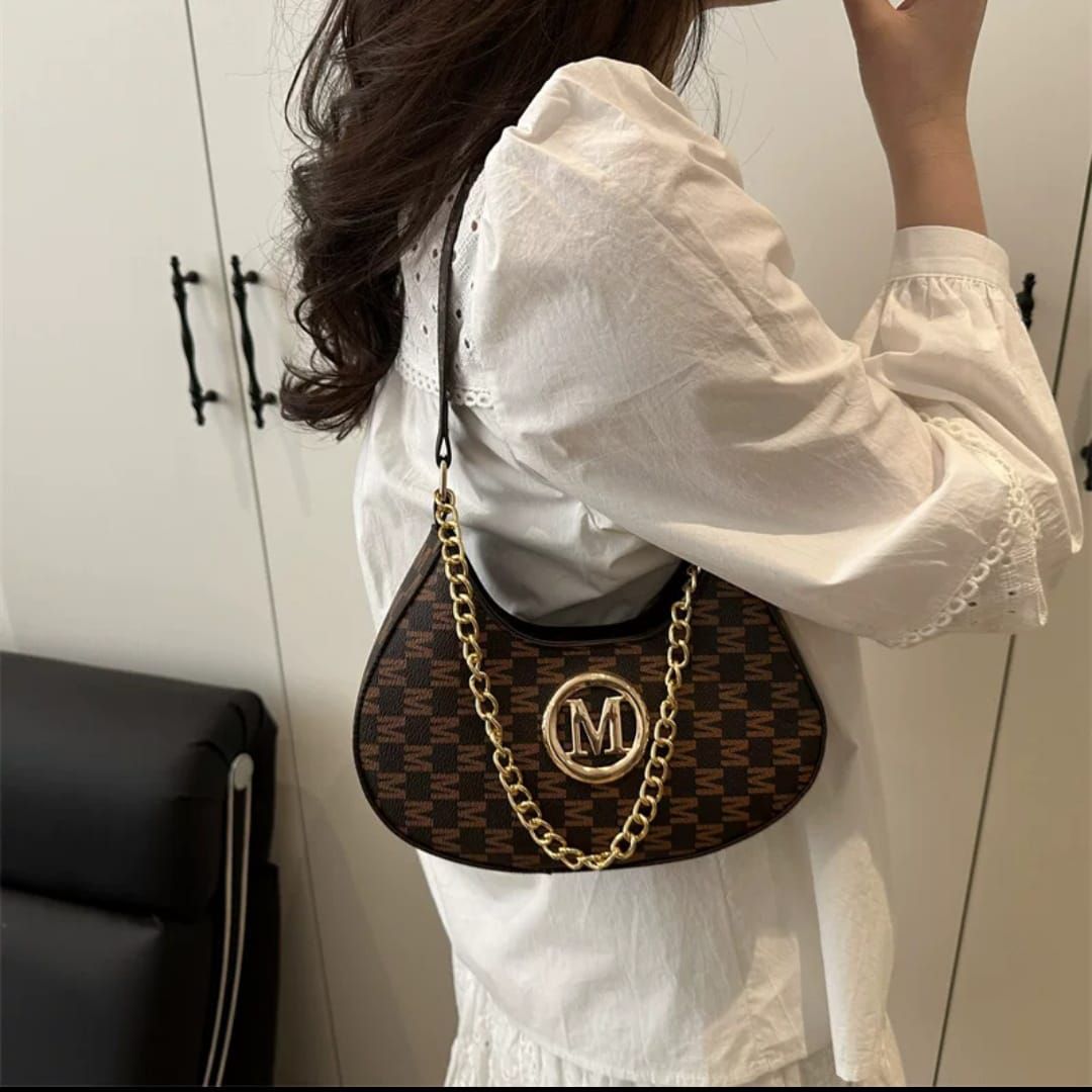 New M purse