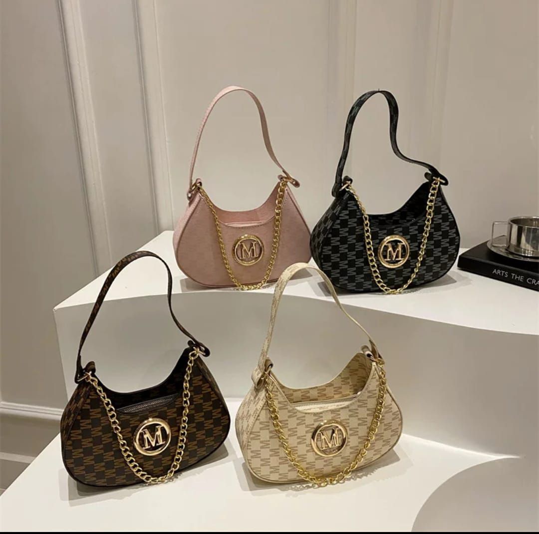 New M purse